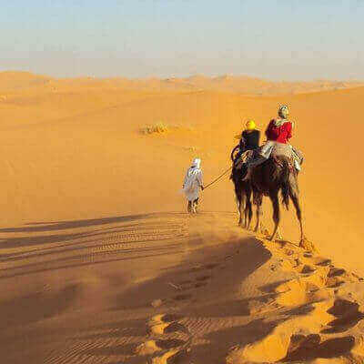 PASEO EN CAMELLO POR EL DESIERTO EN MARRUECOS